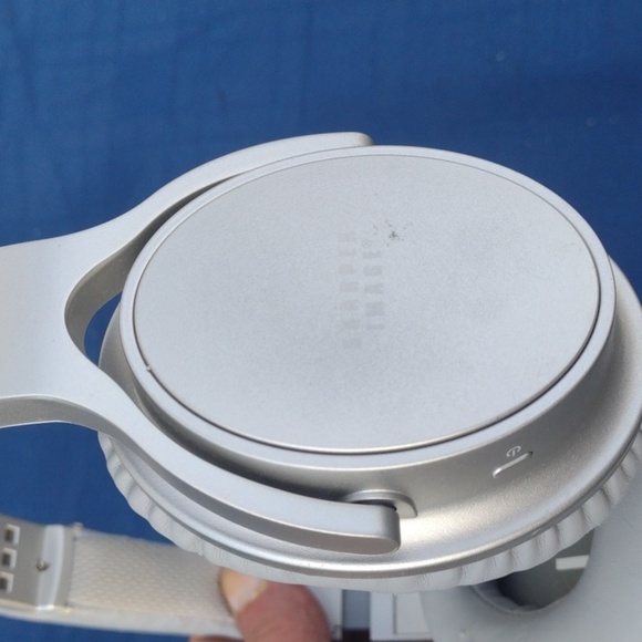 Sharper Image Wireless Stereo Headset - Picture 2 of 3